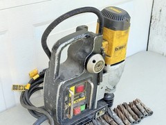 DeWalt DWE1622 Corded Electric Magnetic Drill Press
