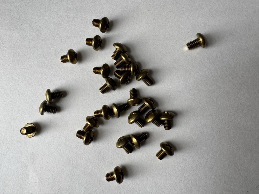 BRASS PAN HEAD PHILLIPS MACHINE SCREWS. 8/32 x 1/4” 24 PCS. NEW