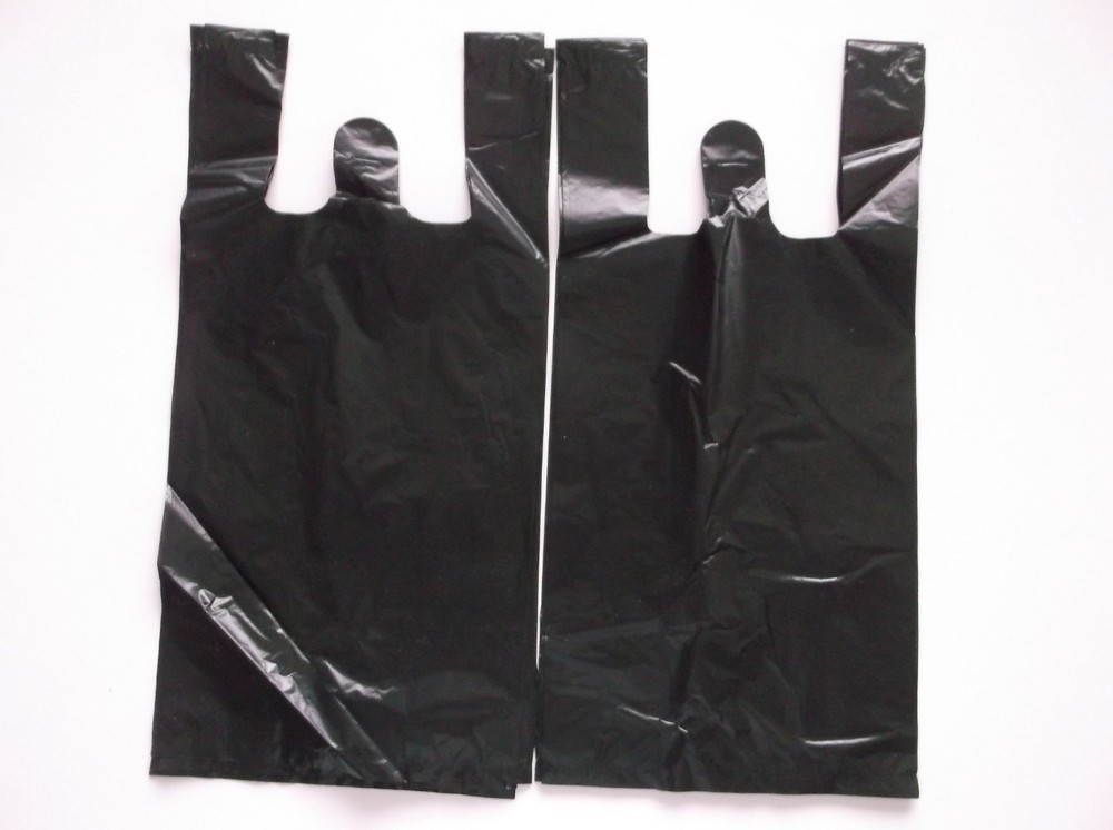 30 ct, PLASTIC SHOPPING BAGS , T SHIRT TYPE, GROCERY ,BLACK SMALL SIZE BAGS.