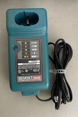 Makita Concrete Vibrator VR251D / 4ft Cordless/ 3 OEM Batteries , Charger/ Case