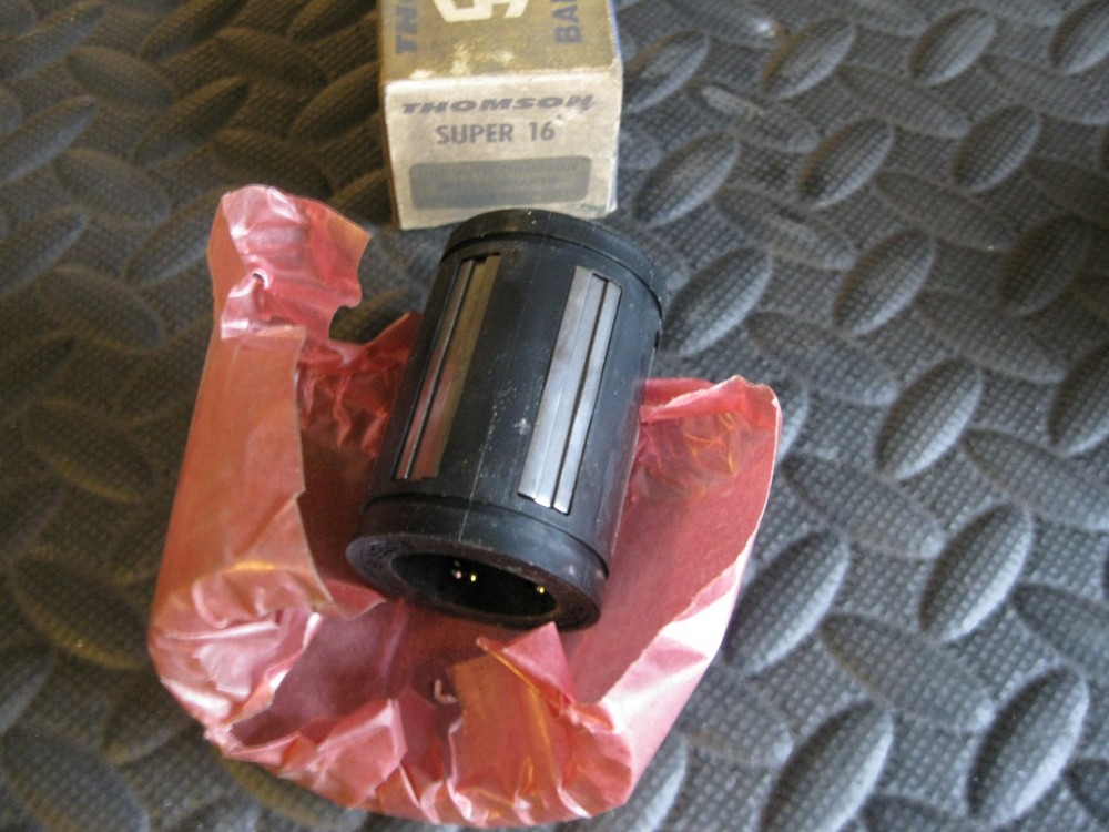THOMSON SUPER 16 Linear Ball Bushing