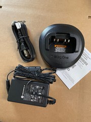 Motorola OEM PMLN5048 aka PMPN4171 BPR40 MagOne Charger Kit